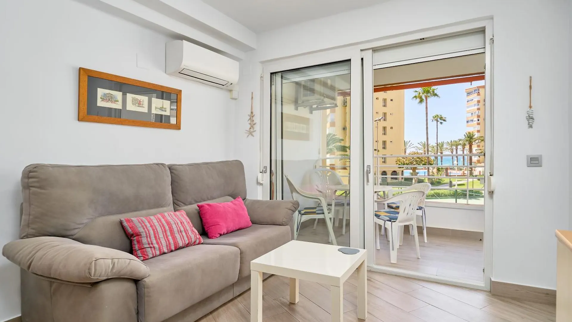 Apartamento primera linea playa Algarrobo Costa