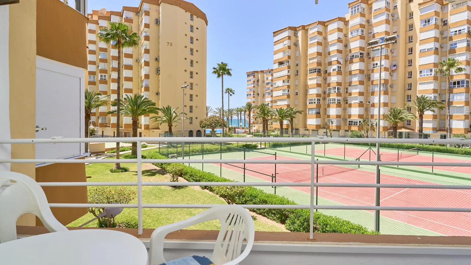 Apartamento primera linea playa Algarrobo Costa España